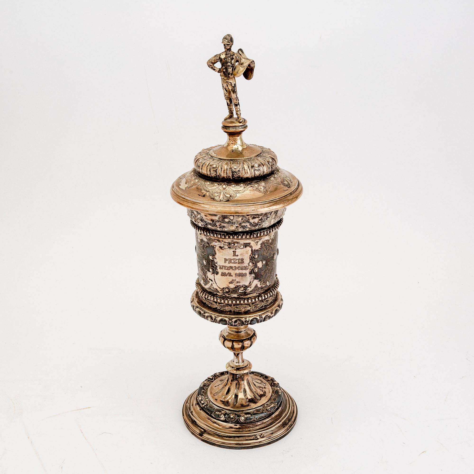 Cup with lid, silver Austria/Hungary 1872-1921, weight 472 grams.