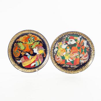 Björn Wiinblad, plates/wall plates 6+2 pcs "Aladdin and the Magic Lamp" Rosenthal Tsykland porcelain.