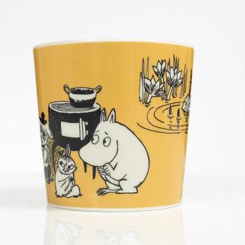 Muminmugg, "Mörk gul" med etikett, Arabia, Finland, 1991-99.