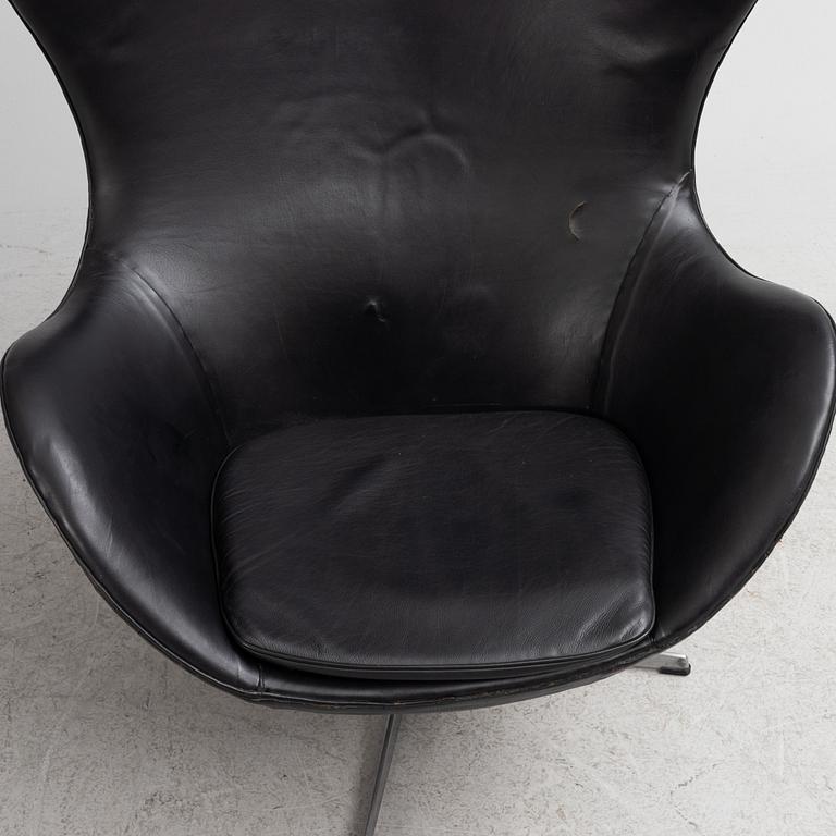 Arne Jacobsen, fåtölj, "Ägget/The Egg Chair", Fritz Hansen, Danmark 1971.