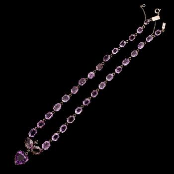 COLLIER, silver, med fasetterade ametister, 1900-talets första hälft.