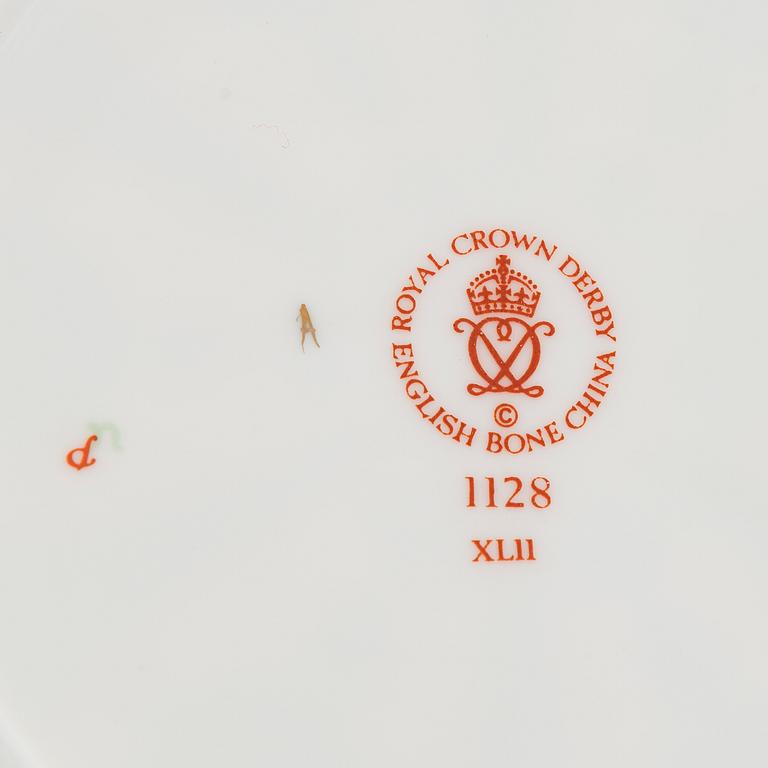 A set of two porcelain plates *Old Imari', Royal Crown Derby.