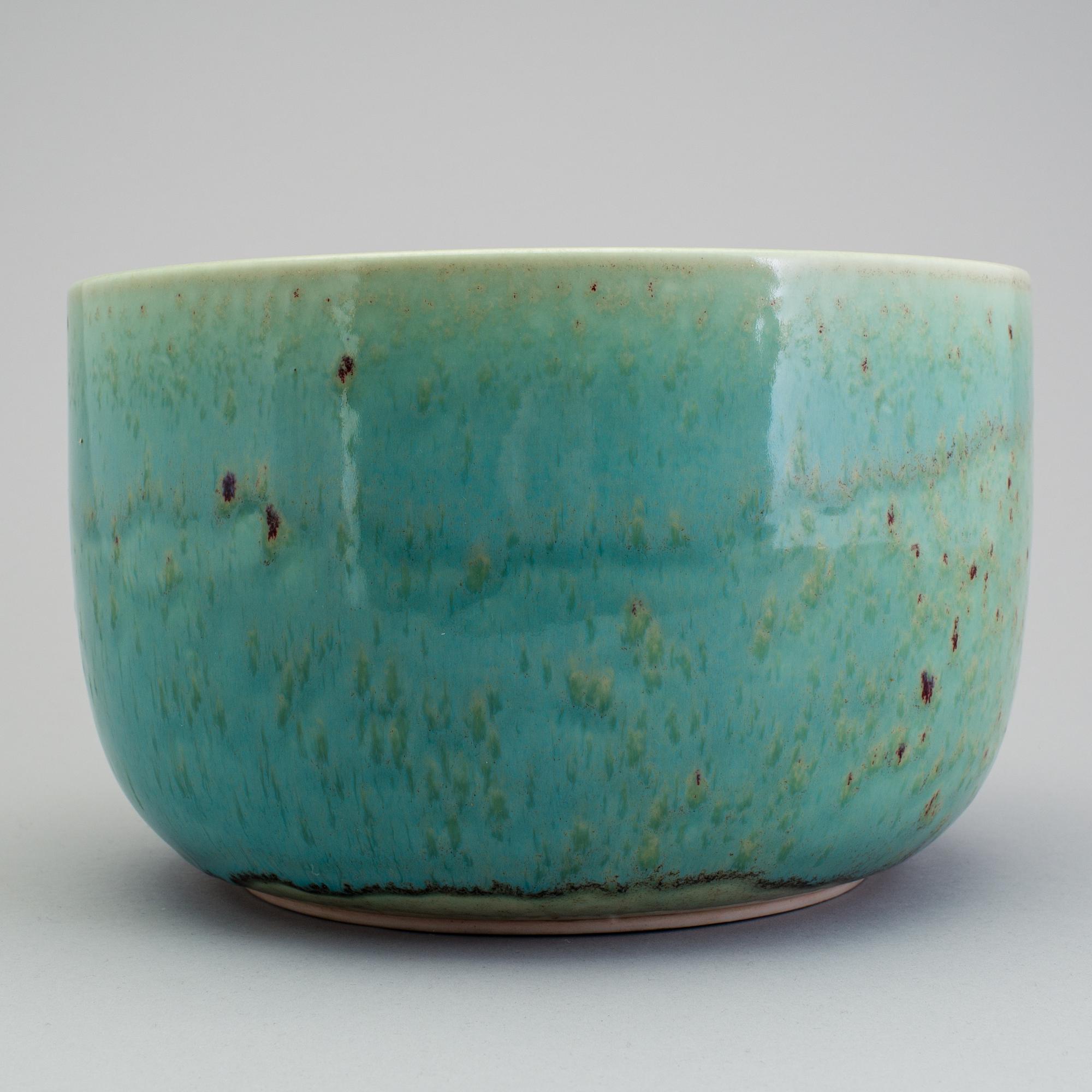 STIG LINDBERG, a stoneware bowl, Gustavsberg 1970s.