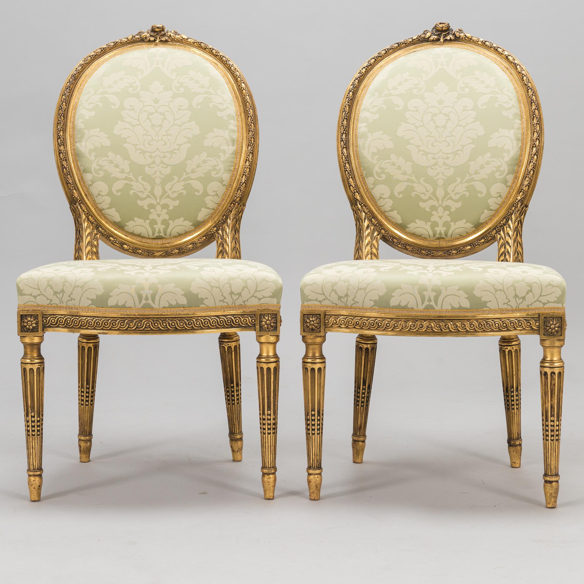 STOLAR, ett par, gustaviansk stil, 1900-talets början.