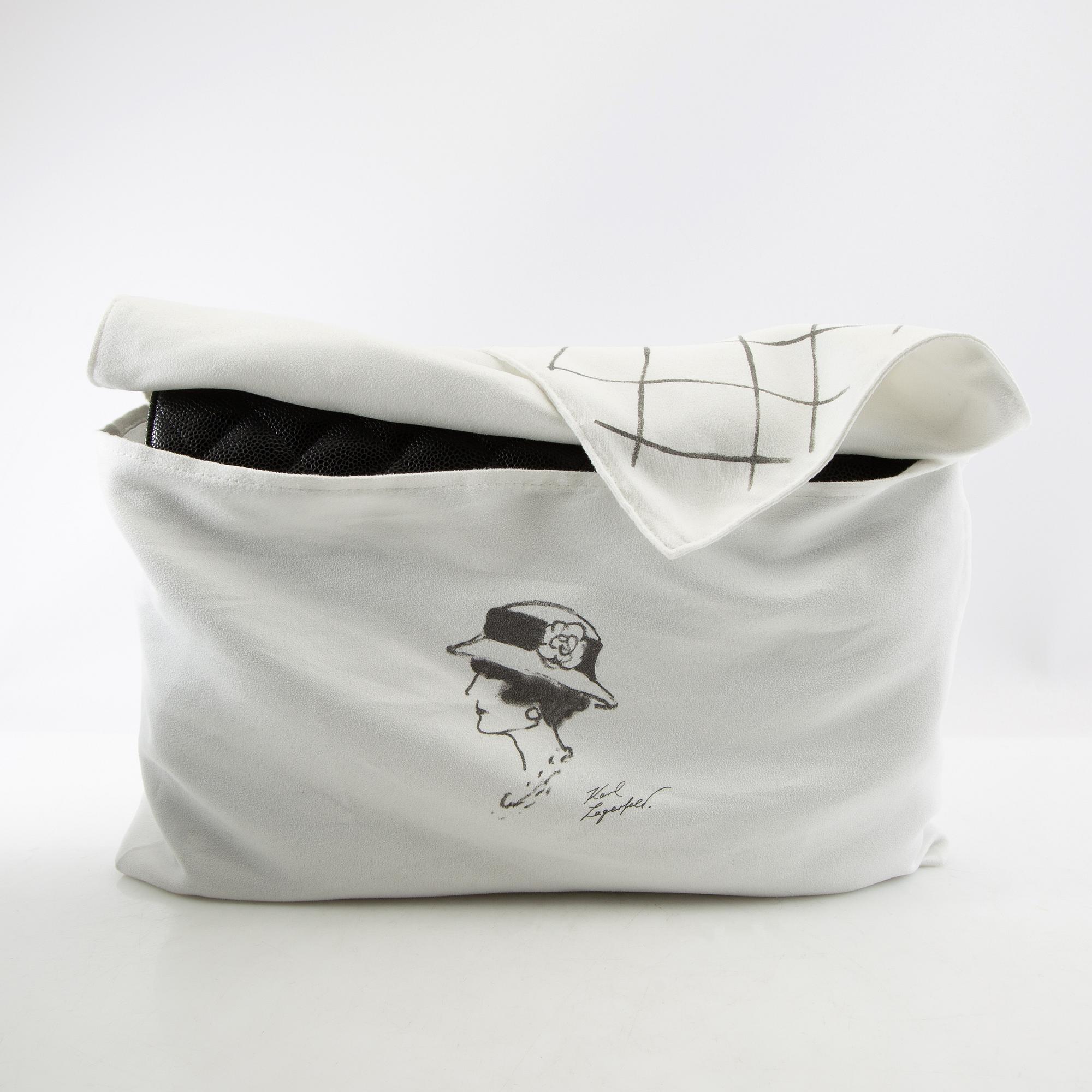 Chanel, bag, "Maxi Sac Classique", 2022.
