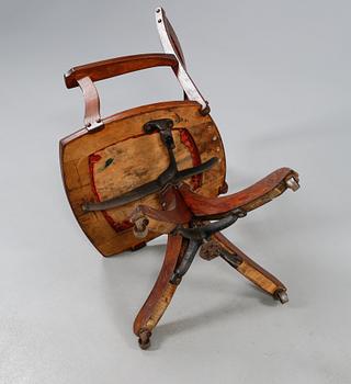 SKRIVBORDSSTOL, 1900-talets början.