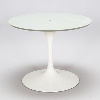 Eero Saarinen, ruokapöytä, "Tulip", lisenssillä valmistettu Knoll, Sveitsi 1970-luku.