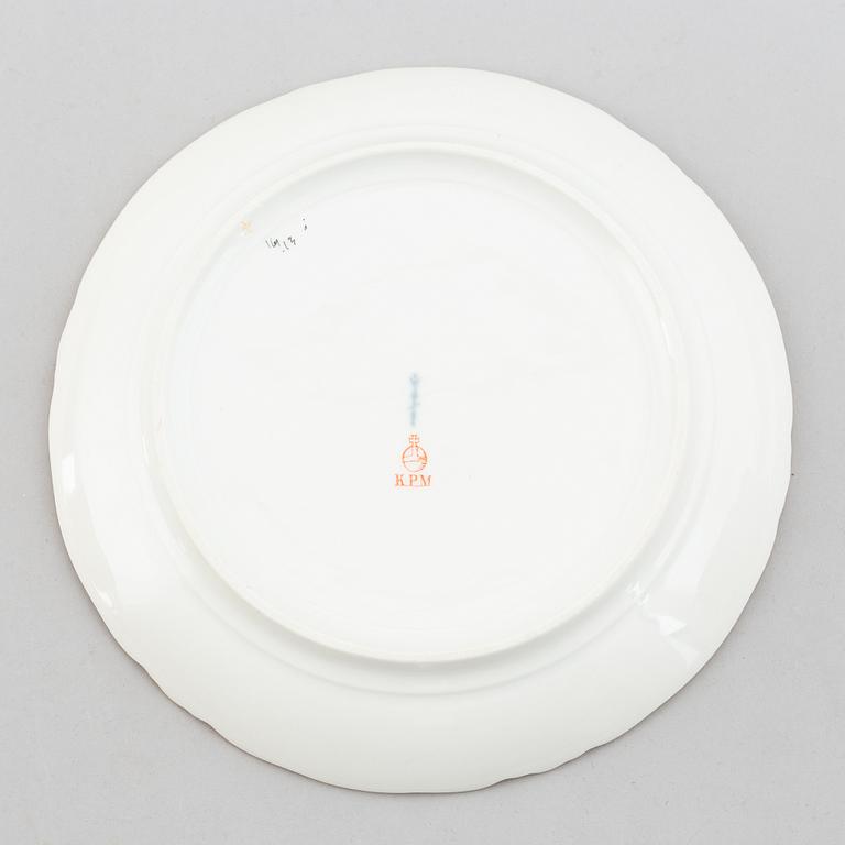 A set of 26 Berlin KPM fruit dishes, circa 1900.