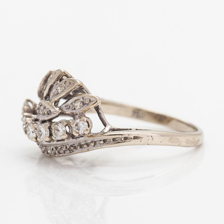 An 18K white gold ring with diamonds ca. 0.30 ct in total. Import marked Kulta Kauris, Helsinki 1974.
