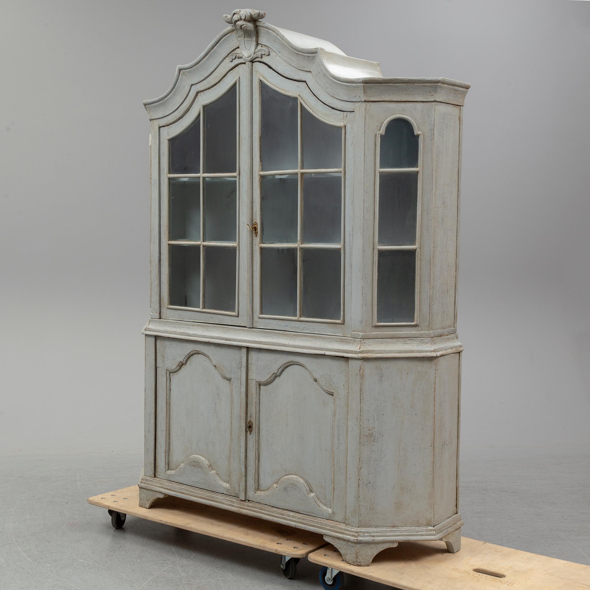 A rococo display cabinet from the 18th century.
