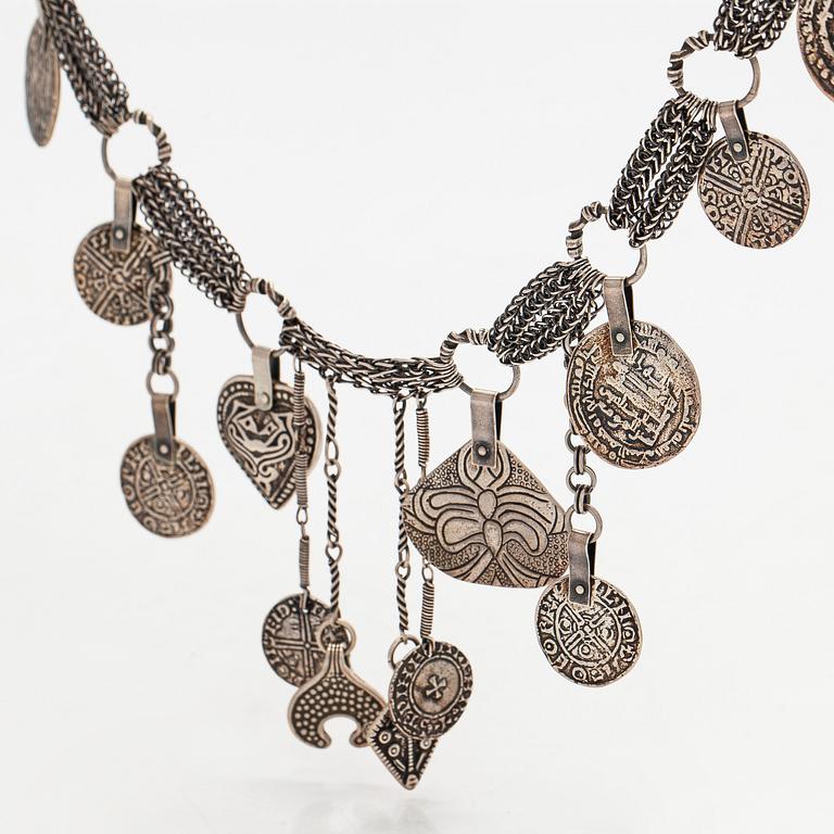 Kalevala Koru, A sterlingsilver jubilee collier for Kalevala's 150th anniversary by Kalevala Koru, Helsinki 1984.