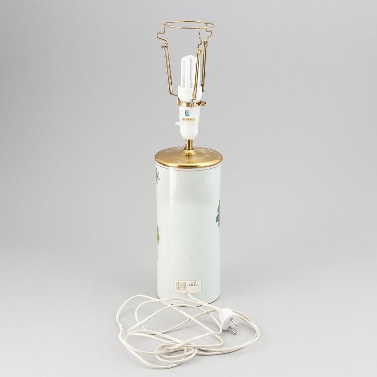 Perukvas, omgjord till bordslampa, porslin. Kina, 1900-tal.
