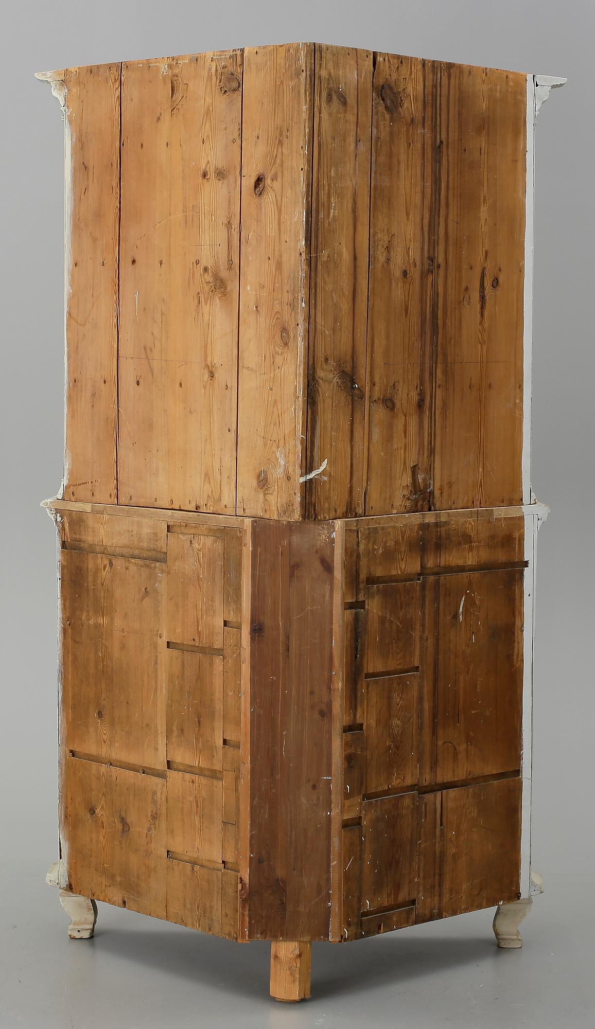 HÖRNSKÅP, gustavianskt, omkring år 1800.