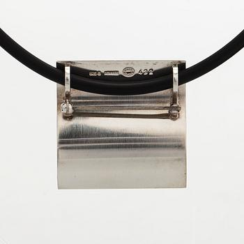 Nanna Ditzel, hängsmycke/brosch, "Surf", sterling silver, Georg Jensen, Danmark.