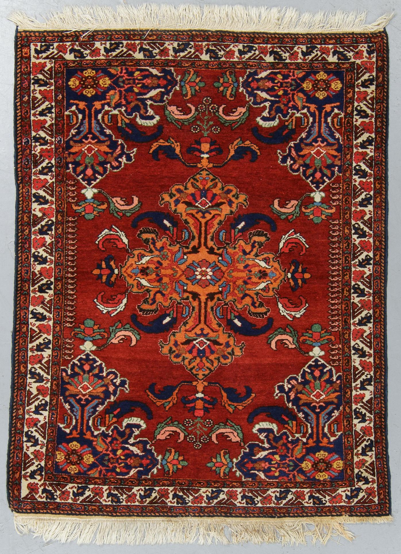 A rug, semi-antique Hamadan, ca 140 x 110 cm.