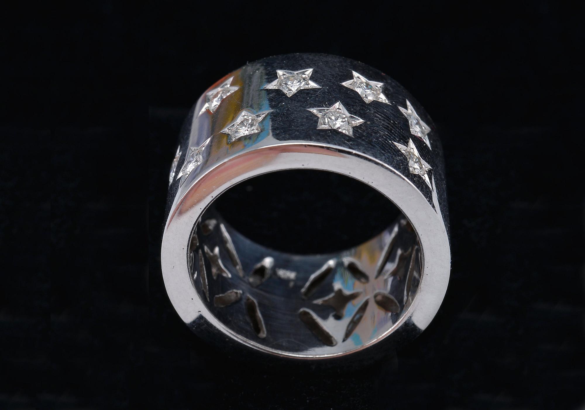 SORMUS, 11 briljanttihiottuja timantteja n. 0.55 ct. H/vs. 18K valkokultaa. Paino 21 g.