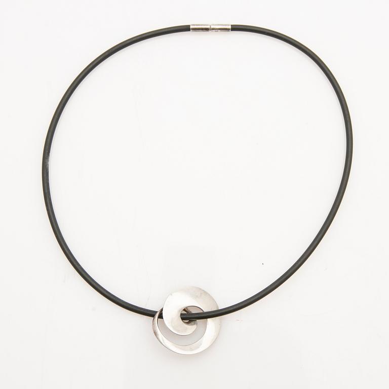 Vivianna Torun Bülow-Hübe, halsband, sterling silver, för Georg Jensen, Danmark, 2004.