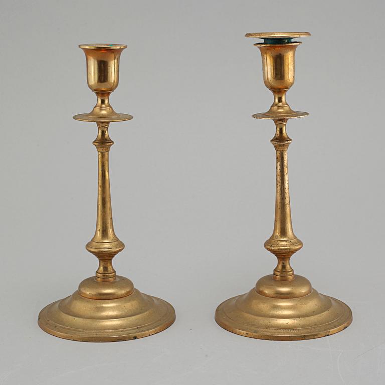 LJUSSTAKAR, ett par, mässing, Westerås Metallfabrik, 1800-talets andra hälft.