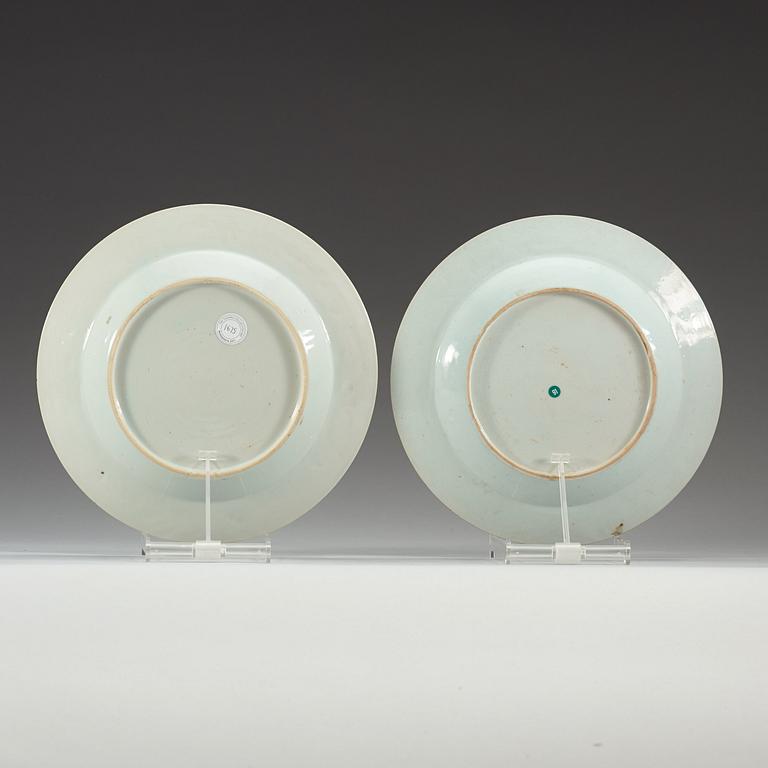 A pair of famille rose Swedish Armorial dinner plates, Qing dynasty, Qianlong (1736-95).