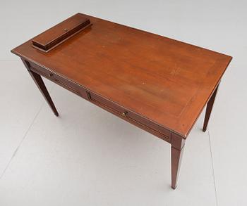 SKRIVBORD, gustaviansk stil, 1900-talets andra hälft.