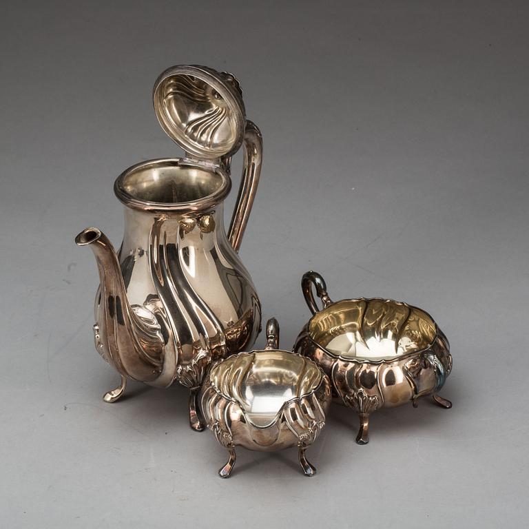 KAFFESERVIS, 3 delar, rokokostil, silver, Johan Schurmann, Landskrona, 1932. Total vikt ca 1000 g.
