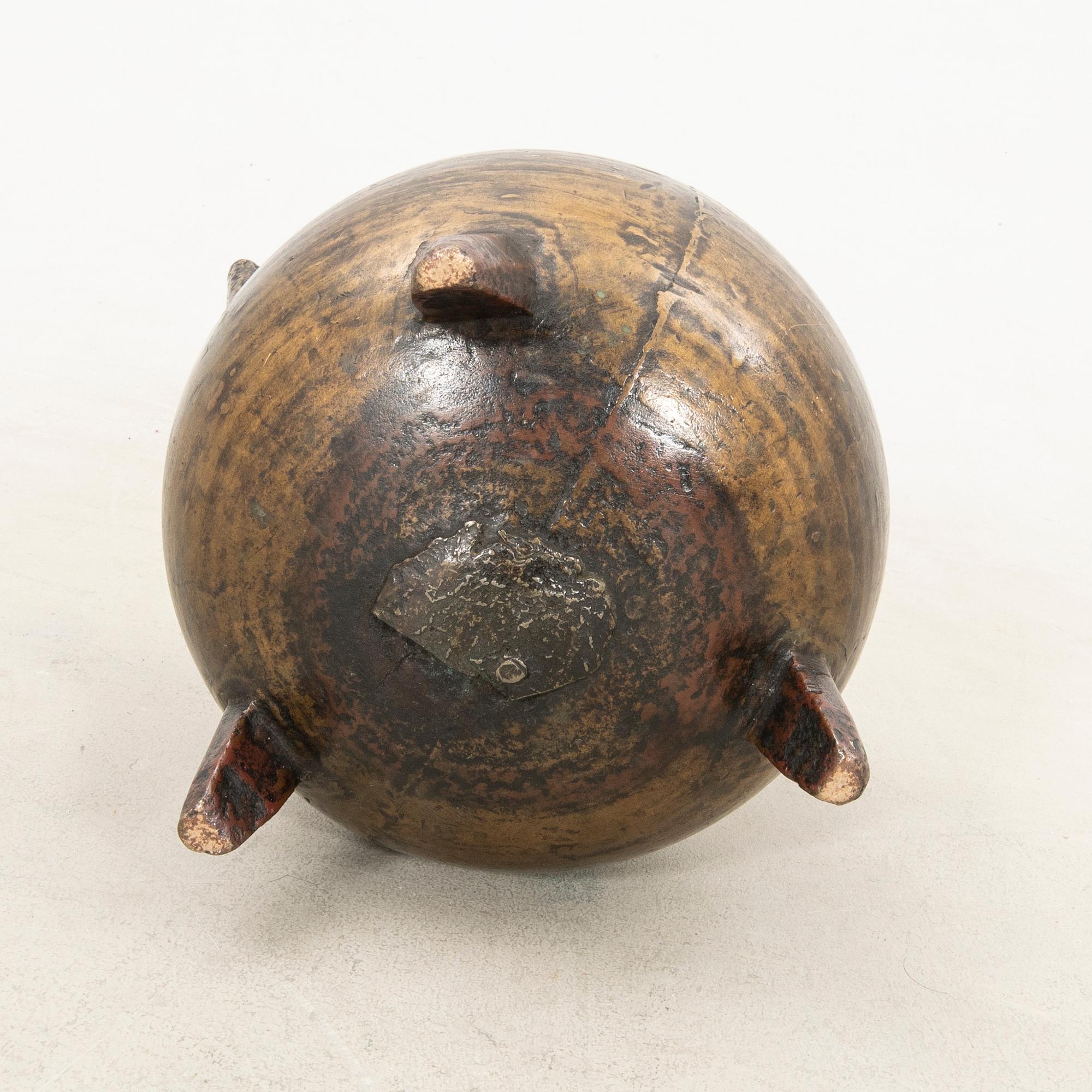 Pot 18th century or earlier.