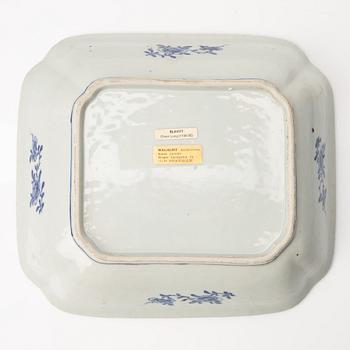 Karott med lock, porslin. Qingdynastin, Jiaqing (1796-1820).