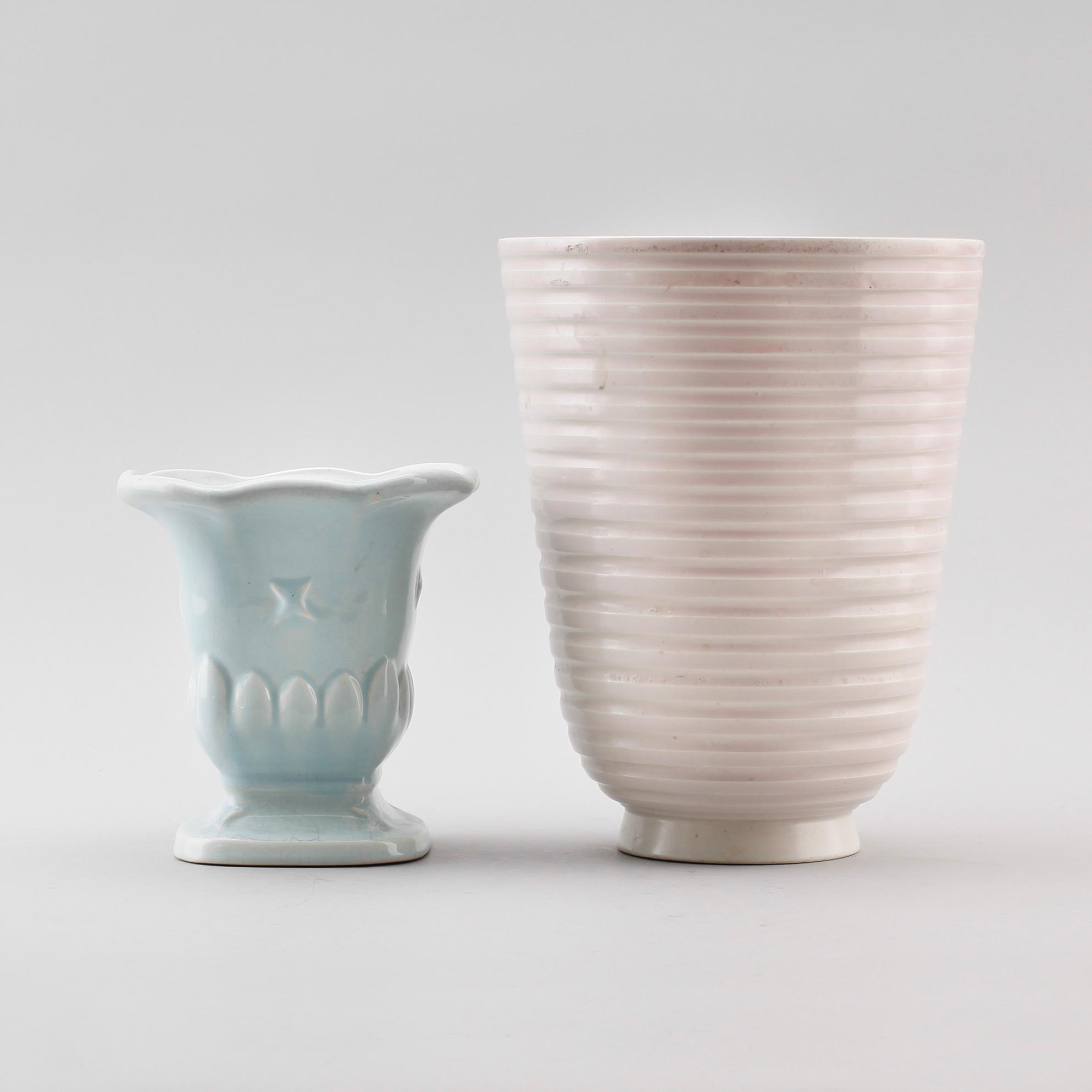 VASER, 2 st, stengods och porslin, Kåge, Gustavsberg, en märkt 1925.