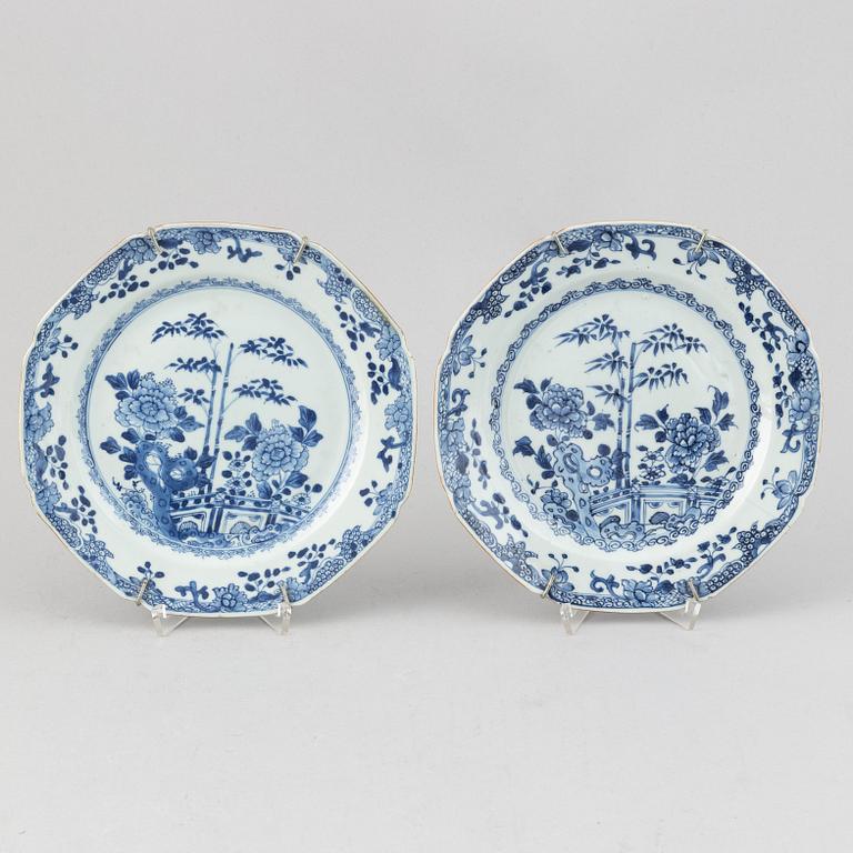 A set of four blue and white dishes (2+2), Qing dynasty, Qianlong (1736-95).