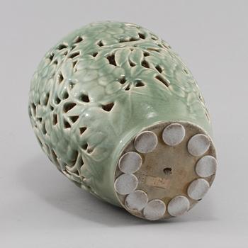 VAS, porslin, orientalisk, 1900-talet.