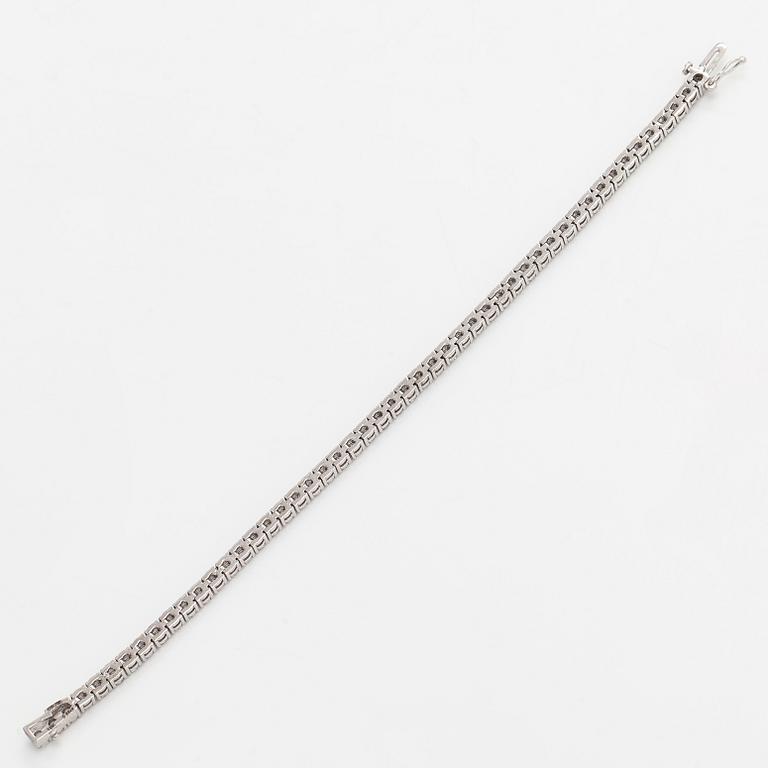 Tennis bracelet, brilliant cut diamonds, 18K white gold.