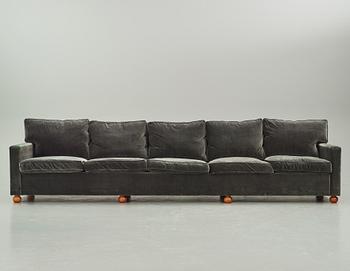 Josef Frank, a model 3031 sofa, Svenskt Tenn, 2015.