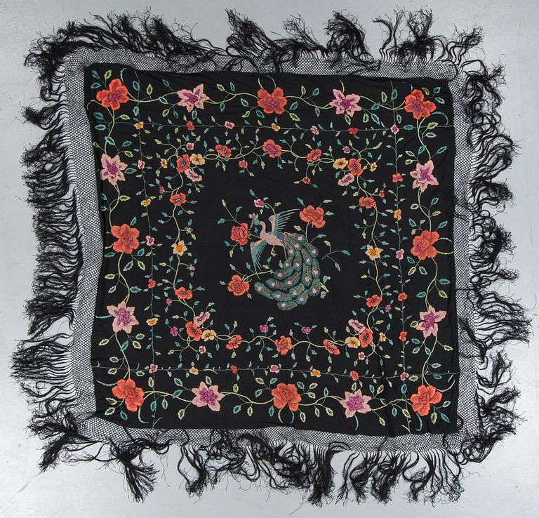 A shawl/A grand piano cover, silk, ca 145 x 147 cm plus fringes, China first half of the 20th century.