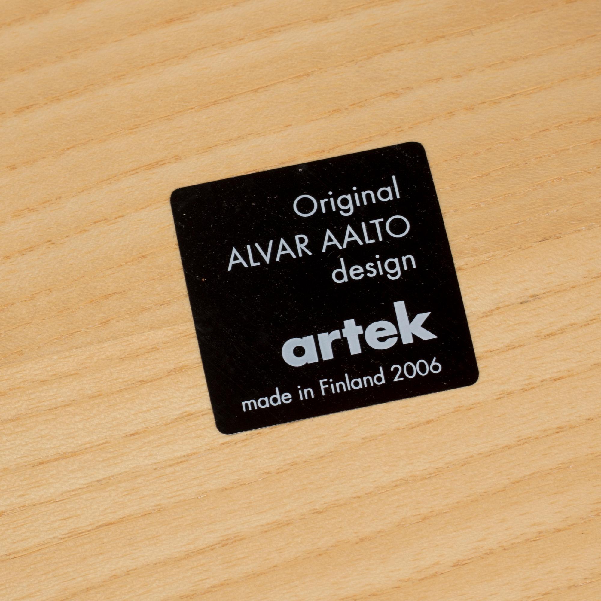 ALVAR AALTO, X-ben bord, Artek, 2006.