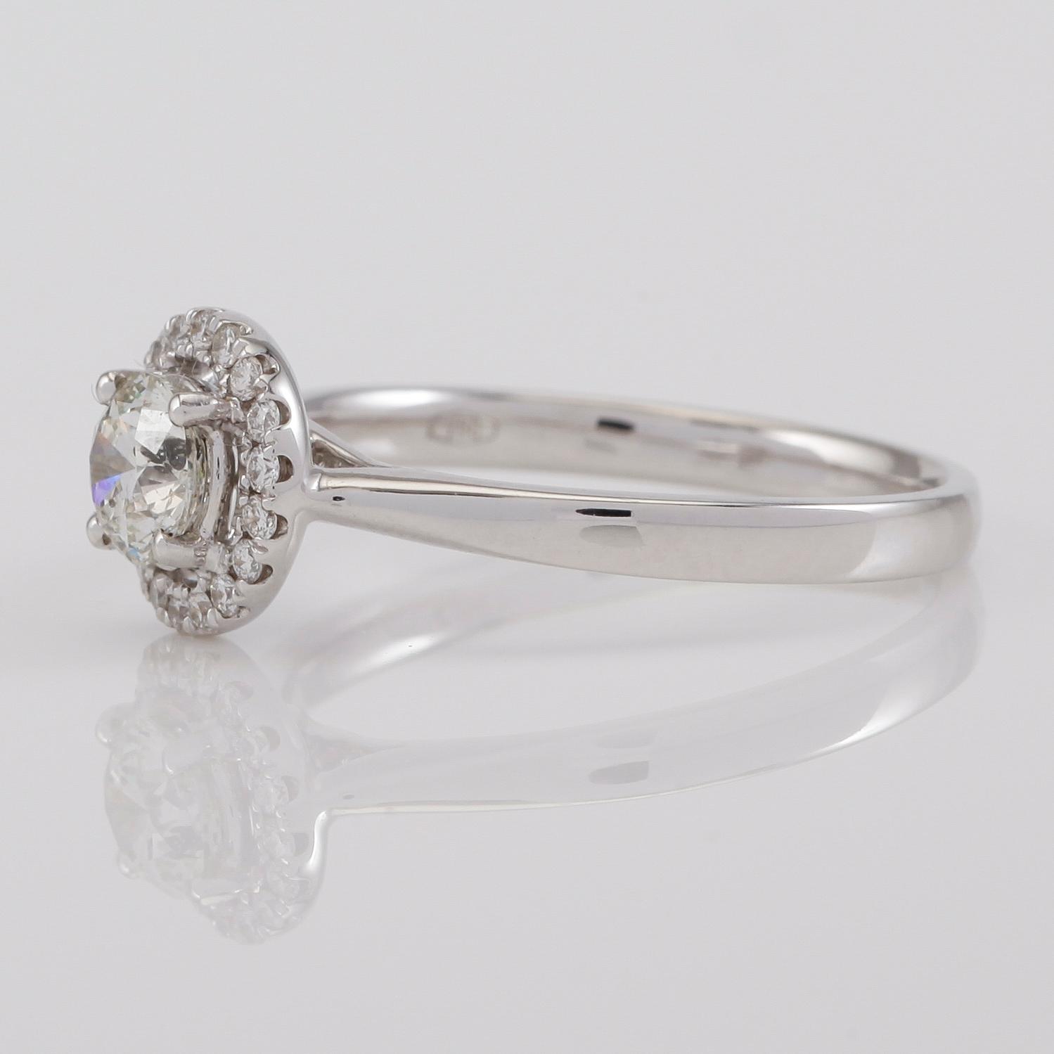 RING, 18K vitguld och diamanter tot ca 0.58 ct. varav en ca 0.48 ct.