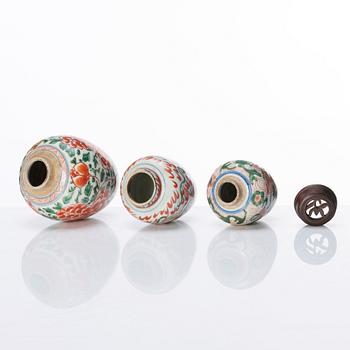 Krukor, tre stycken olika, porslin. Transition, 1600-tal.