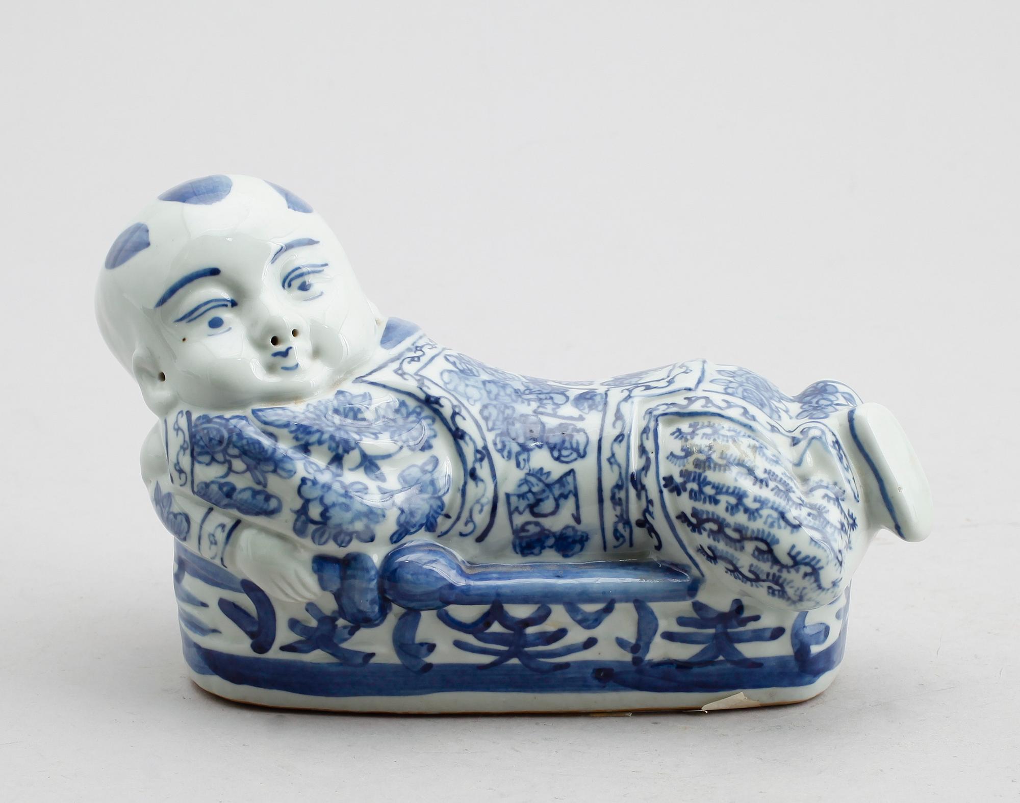 HUVUDSTÖD, porslin, s k pillowboy, Kina, 1900-/2000-tal.