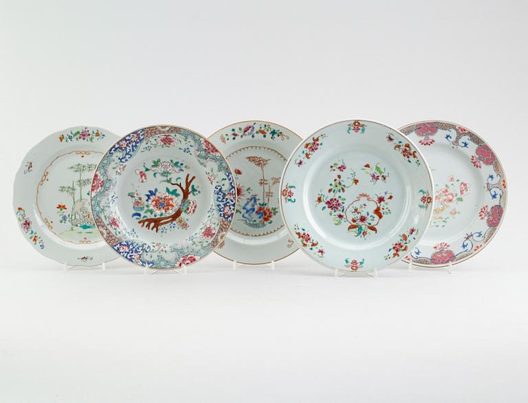 TALLRIKAR, 5 st, porslin, Kina, Qianlong 1736-1795.