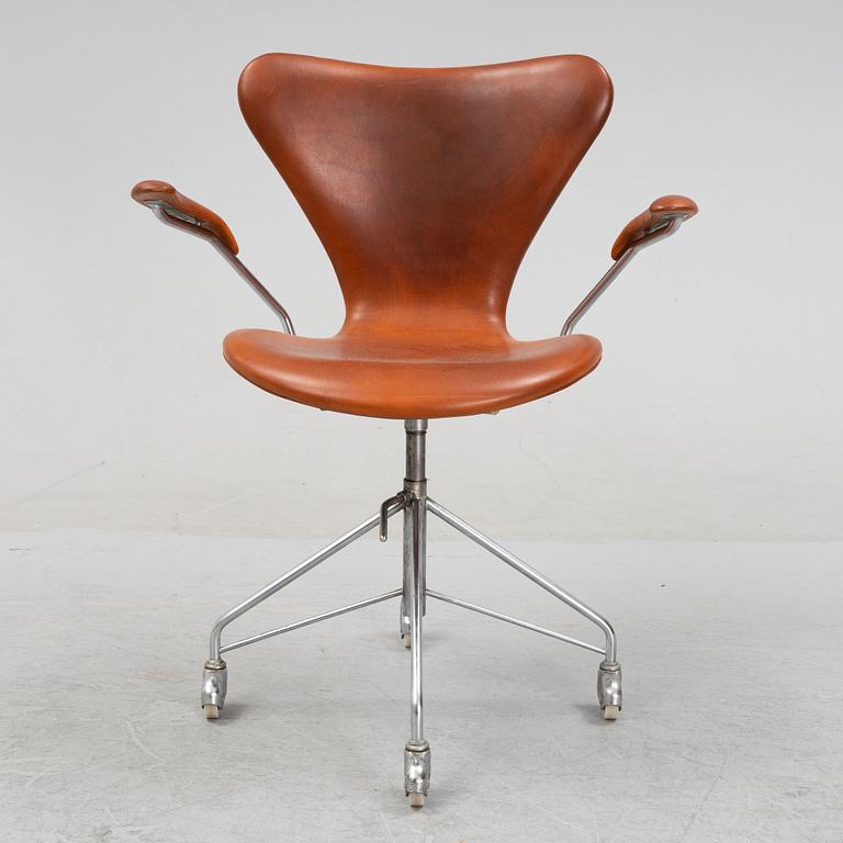 Arne Jacobsen, "Sjuan", kontorstol, Fritz Hansen, Danmark 1967.