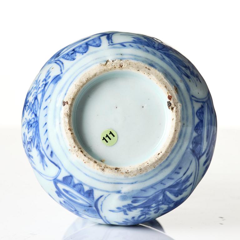 A blue and white vase, Ming dynasty, Wanli (1572-1620).