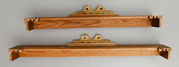 KORNISCHER, 2 st, gustaviansk stil, 1900-tal.