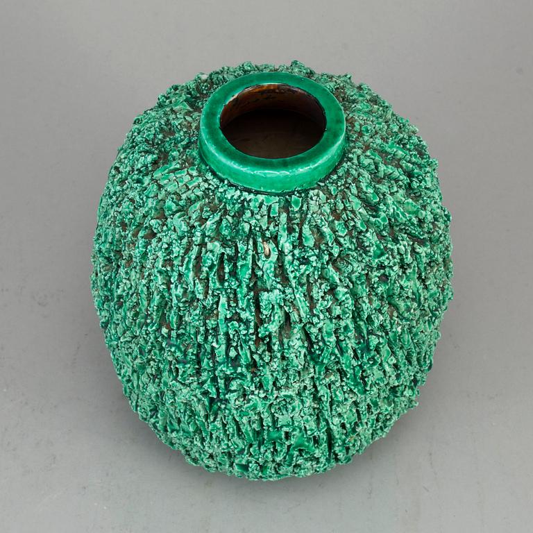 GUNNAR NYLUND, a chamotte stoneware vase 'Igelkott', Rörstrand.