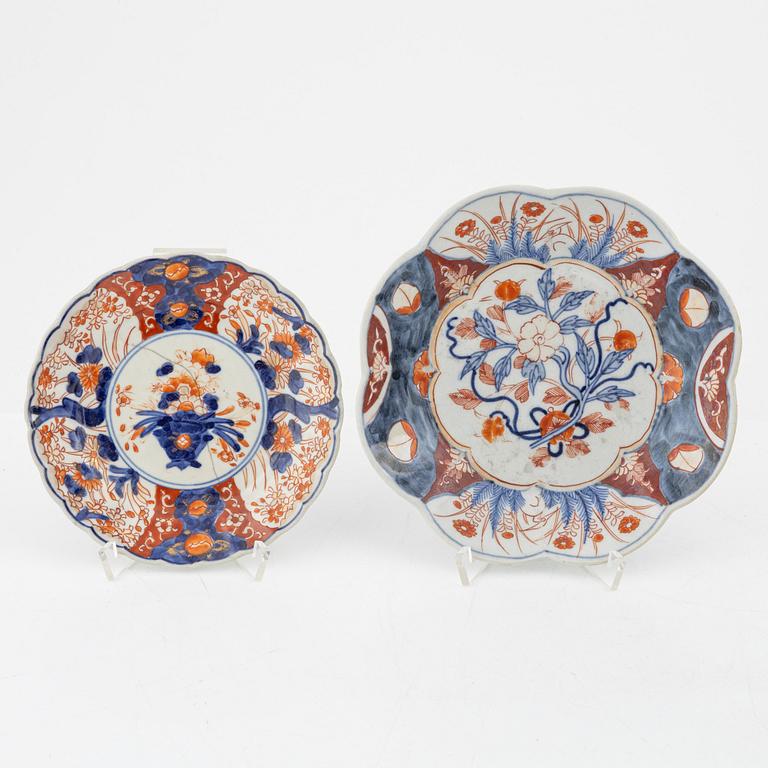 Seven pieces of Japanese Imari porcelain, around 1900 and early 20th century.