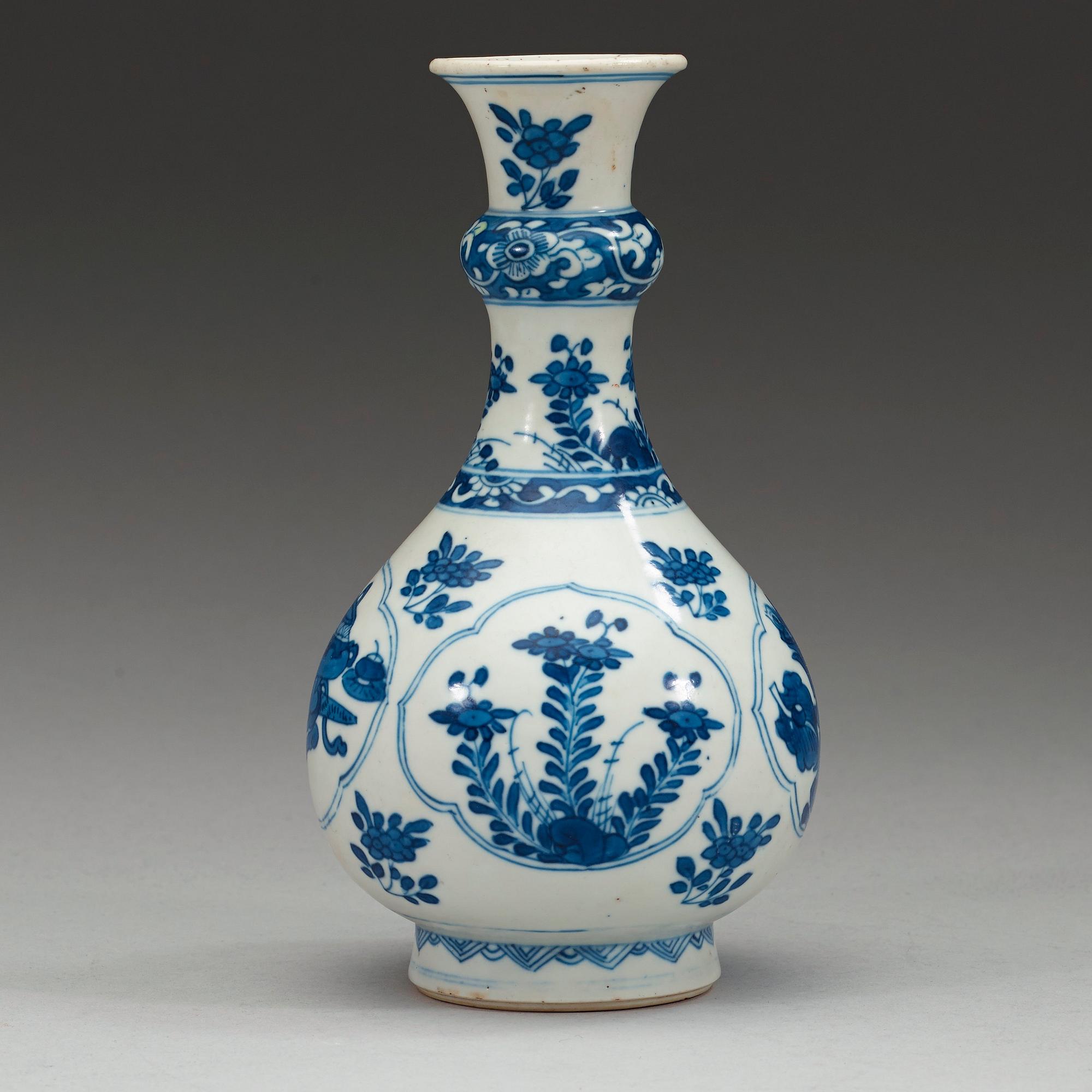 VAS, porslin. Qingdynastin Kangxi (1662-1722).