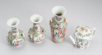 VASER, 3 st (2+1) samt TEKANNA, porslin, Kanton, Kina, 1800-tal.