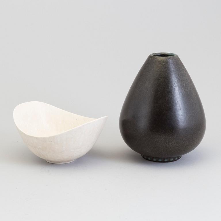 A second half of the 20th century stoneware bowl and vase by Gunnar Nylund for Rörstrand.