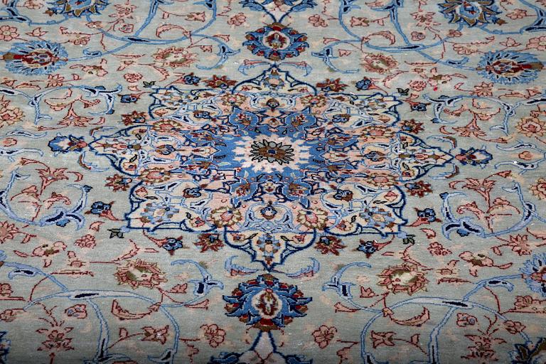 A CARPET, Kashan 450 x 315 cm.