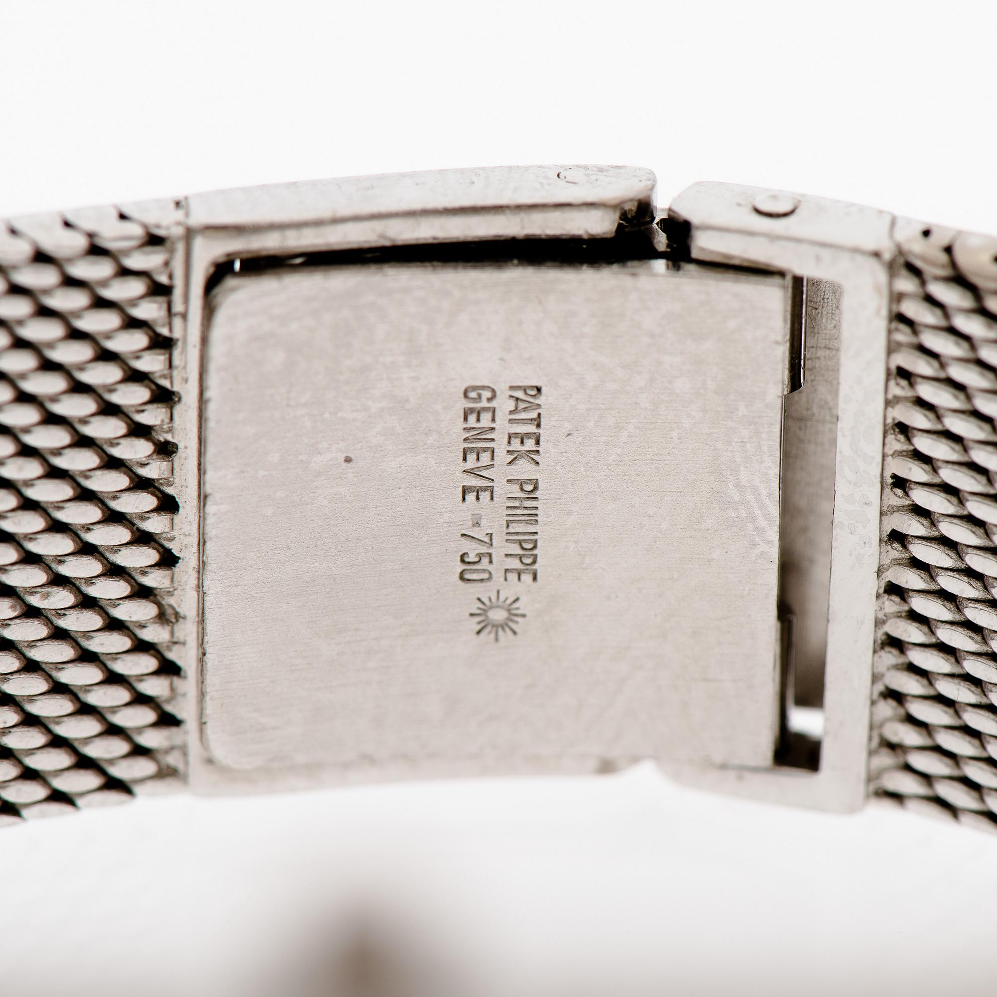 WRISTWATCH, Paterk Philippe 3553, 18K white gold, 26 diamonds. Original certificate. Manufactured 1976.