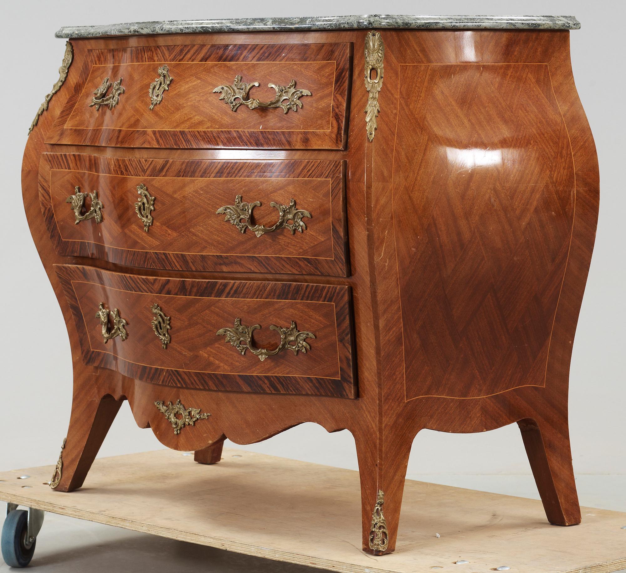 BYRÅ, rokokostil, 1900-tal.