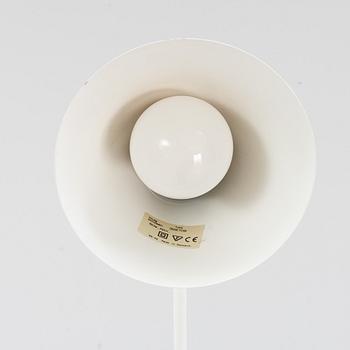 Arne Jacobsen, golvlampa, "AJ", Louis Poulsen, Danmark.